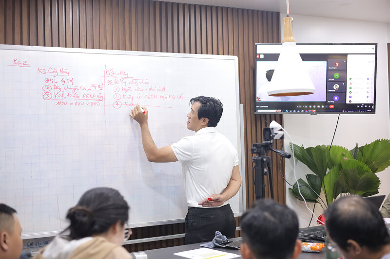 Frank Design Academy cung cấp các chương trình học chuyên sâu, bám sát thực tiễn